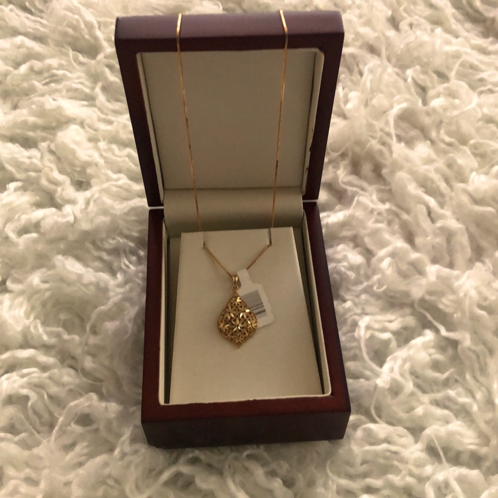 GOLD necklace!!!